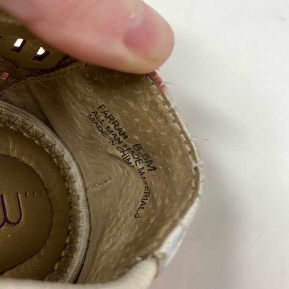 Me TOO | White Floral Ballet Flats - Picture 2 of 7